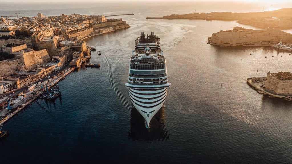 Cruise vessel approaching port